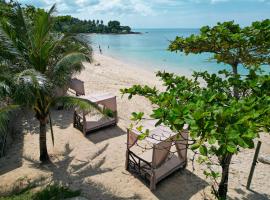 Relax Bay Beach Resort，位于高兰的酒店