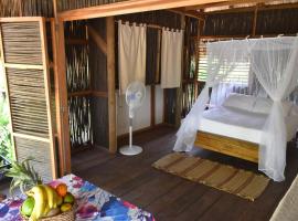 Playa Pikua Ecolodge，位于Guachaca的山林小屋
