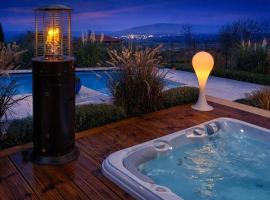 Villa Aura Heated Pool&Jacuzzi near Albena，位于罗格其维的乡村别墅