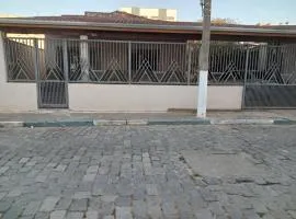 Aconchego de mae - 5 min do Santuário e comércios - Casa completa