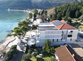 Isidora Seafront Apartments，位于伊加洛的酒店