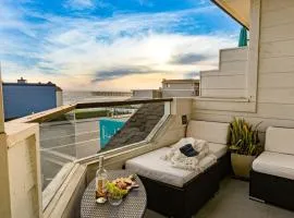 2 Cayucan Bungalows Steps to Beach Shared Lounge Sleeps 12