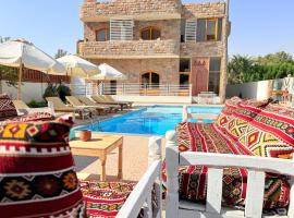 Citadel Luxor，位于卢克索的带停车场的酒店