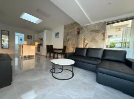 Puerto Rico Apartment, Newly renovated, Centre of Puerto Rico, 3 Bedrooms，位于莫甘的酒店