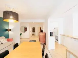 Appartement T3 lumineux - 6 pers - Hypercentre - Climatisé - Gare SNCF à 200 m - Parking privé - Mer à 100 m