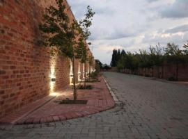 Sunrise Serenity Estate，位于波切夫斯特鲁姆的带停车场的酒店