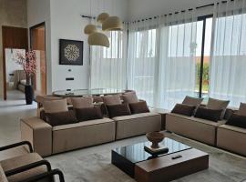 Villa Nobu - Architect-designed villa with pool，位于Bellouk的酒店