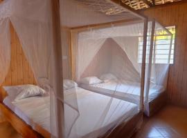 Sawa Sawa Beach Hotel&Backpacks，位于马林迪的带停车场的酒店