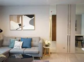 2 Bed 2 Bath Condo Steps to BTS&MRT