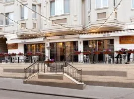 Cozy,bright,central with an in-house restaurant