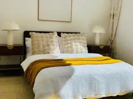 Private Rm in a Stylish Chatswood Home Near Station