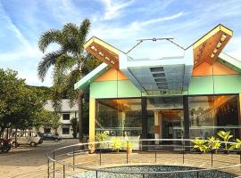 Hotel Palm Shore，位于Kozhinjampāra的酒店