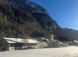 Landhotel Postgut - Tradition seit 1549，位于特翁的酒店