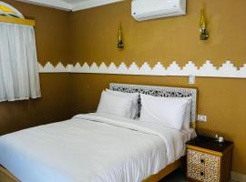 Happy Oasis Hotel，位于锡瓦的酒店