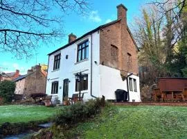 3 bedroom house in Ironbridge with river views
