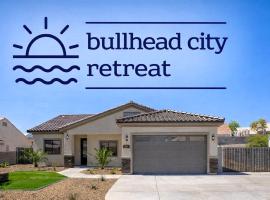 Desert retreat 3BR close to River and Casinos，位于布尔海德市的酒店