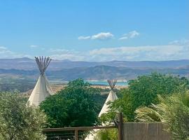 Casa Bella Teepees，位于Zújar的酒店