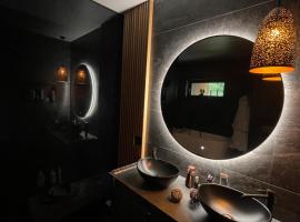 Luxury Villa in Lyngdal，位于灵达尔的酒店