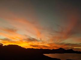 Lakeview Home overlooking Havasu Springs，位于帕克的酒店