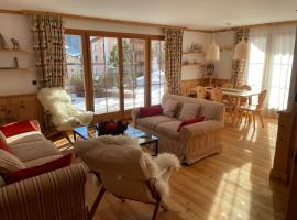 2,5 Zimmer Wohnung mit Bergblick in Engadin，位于楚奥茨的酒店