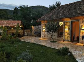 Lusni tak，位于Koghb的酒店