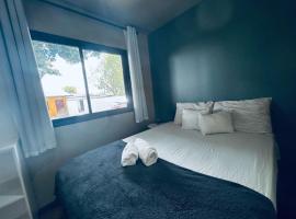 Mango View - Est&uacute;dio confort&aacute;vel com Piscina - Ca&ccedil;ari，位于博阿维斯塔的带泳池的酒店