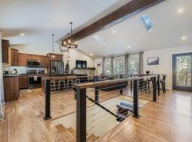 The Rustic Mtn House，位于Bailey的酒店