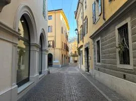 Historic Residence Downtown 2 Bedrooms & Private Parking