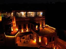 Kayaharman cave otel，位于Nar的酒店