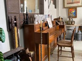 Casa Olimpia, Real de 14, 3 floors, terrace，位于雷亚尔卡托尔塞的酒店