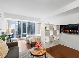 Cozy Downtown Studio Steps to Yonge Dundas Square