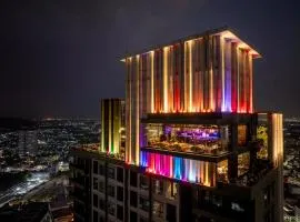 是拉差奥克伍德华庭酒店及酒店公寓