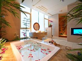 彰化桂冠精品旅馆，位于彰化市的带按摩浴缸的酒店