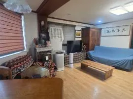 Park's Guesthouse B near Gwangalli beach in Busan