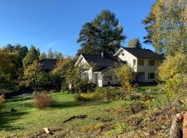 Villa Mehiläinen 240m2, 5BR, Sauna, Dojo, WiFi, Cozy Familyhome，位于万塔的酒店