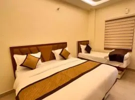 Hotel RK Palace - Near Bankey Bihari and Prem Mandir