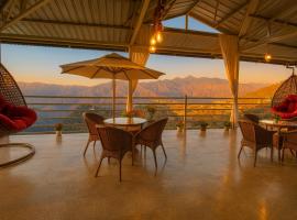 The Four Season Resort - Top Rated & Most Awarded Property in Mussoorie，位于穆索里的住宿