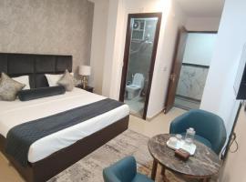 Hotel Tark Plaza New Delhi，位于新德里的宠物友好酒店
