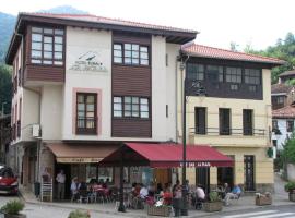 Hotel Rural la Plaza，位于Caso瑞德自然公园附近的酒店