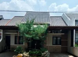 Villa Asri in Sentul Syariah khusus untuk keluarga dan pasangan menikah