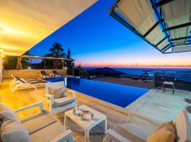 Luxury 4-Bedroom Sea View Villa with Private Pool in Kalkan，位于卡尔坎的酒店