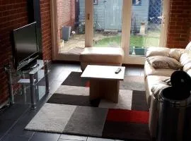 RentUnique Amazing town centre home with parking 6 bedrooms 3 bathrooms