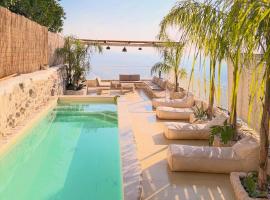 OIKOS Guesthouse & Rooftop，位于苏伊奥的酒店
