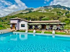 New entire villa with pool and sea views