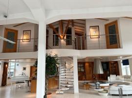 Luxus-Loft Atrium -X-，位于Rorbas的酒店