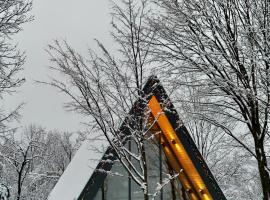 AHA Cabin，位于科马尔尼克的酒店