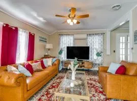 Walk to Lake Ontario & Parks! Lovely Apartment