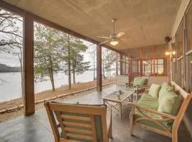 Waters Edge Home on Shore of Beaver Lake!