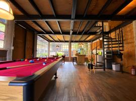 Casa Encino con alberca climatizada en Tepoztl&aacute;n，位于迪坡斯特兰的乡村别墅