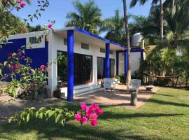 Steps to Secluded Beach Breakfast Included Private Room in Punta Perula，位于Mezcales的酒店